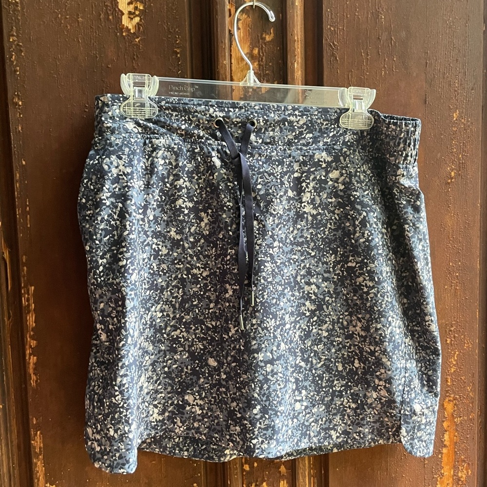 Athleta blue floral print skirt